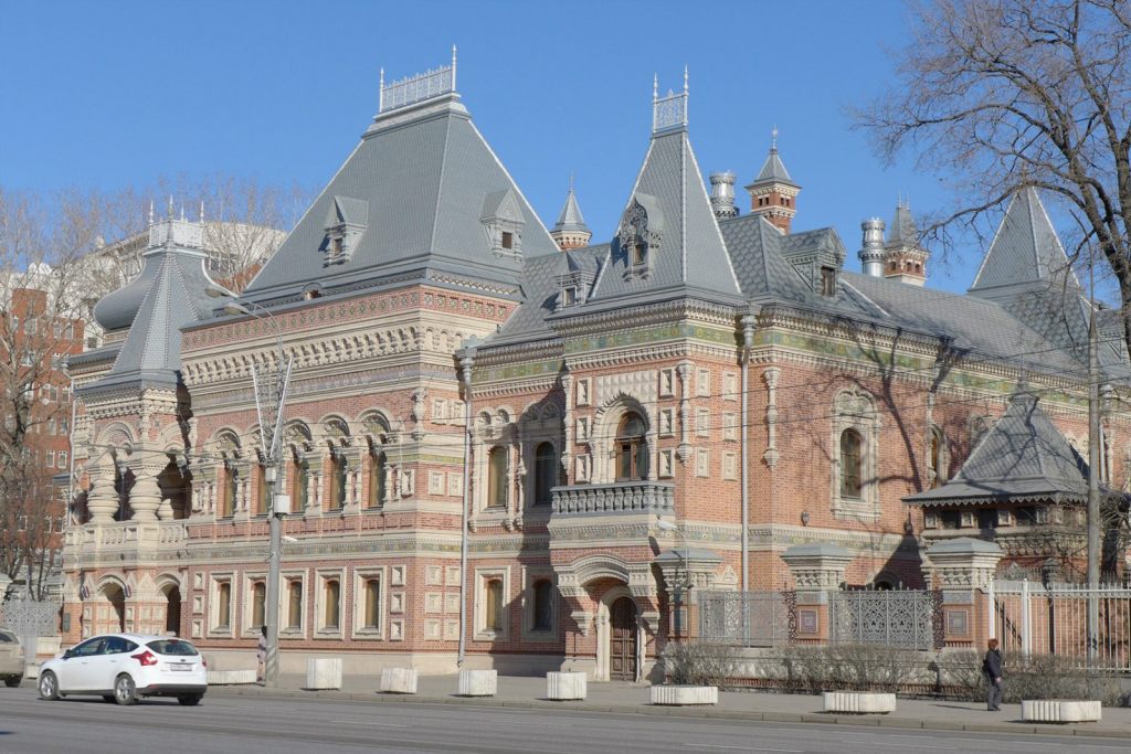 Московский получить. Французское посольство в Москве. Большая Якиманка 45 посольство Франции. Французское посольство в МО КВЕ. Генеральное консульство Франции в Москве.